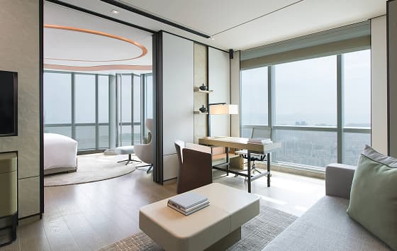 日当たりの良い窓辺の空間